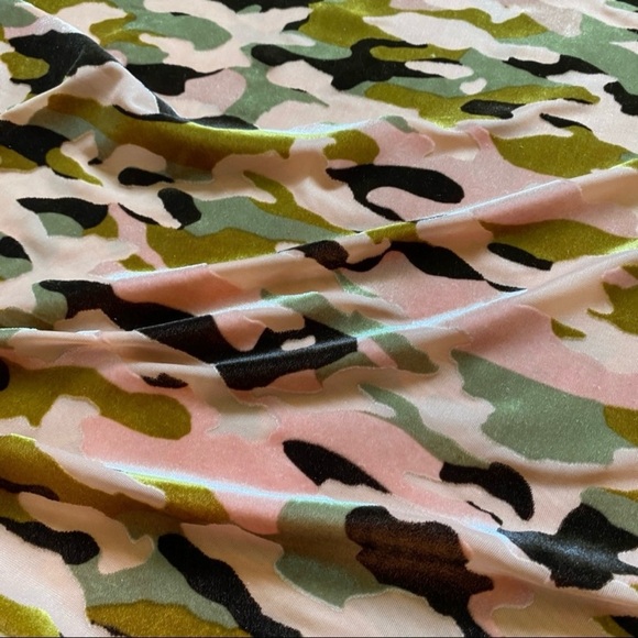 Free People We the Free Blouse Small Pink Green Teddy Velvet Camouflage Top Camo - Picture 4 of 6